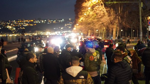 Napoli, blocco stradale di ristoratori e commercianti sul Lungomare: 