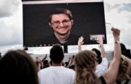 Russia, nasce il primo figlio di Snowden. Appelli per la grazia a Trump
