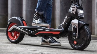 Debutto Aprilia, ecco il monopattino elettrico in stile racing