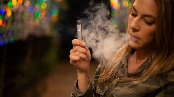 Manovra, barricate dei 5Stelle per difendere le e-cig