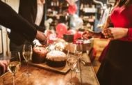 Feste in zona rossa: divieti, chiusure e pochi a tavola. Le regole di Natale e Capodanno