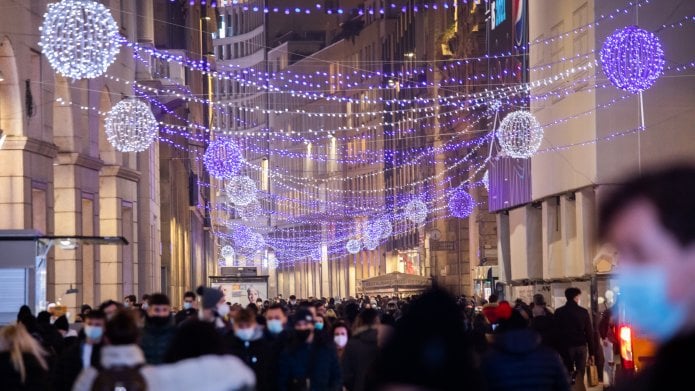 Dpcm di Natale, il calendario dei giorni rossi e arancioni: regole, divieti, deroghe. Tutto quello che c'è da sapere per le feste