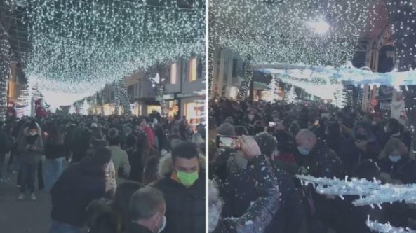 La folla stipata in viale Ceccarini per lo show di luci e neve artificiale