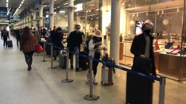 Fuga da Londra in treno: le lunghe file all'imbarco per l'Eurostar