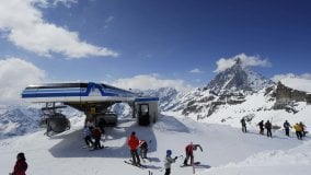 Vacanze sulla neve, le Regioni chiedono di spostare al 18 gennaio la riapertura degli impianti
