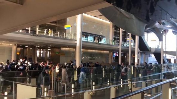I primi italiani rientrati da Londra: 