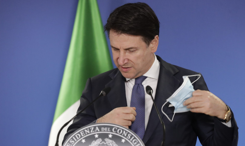 Stretta di Natale, 10 giorni in zona rossa. Conte, decisione sofferta