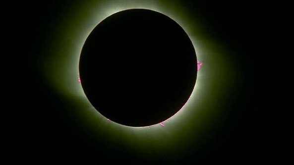 Eclissi totale di Sole visibile solo in Sud America: il giorno si è trasformato in notte