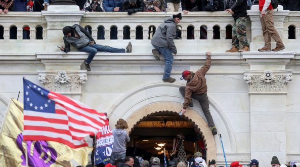 Stati Uniti, allarme dell'Fbi: pianificate proteste armate in 50 stati