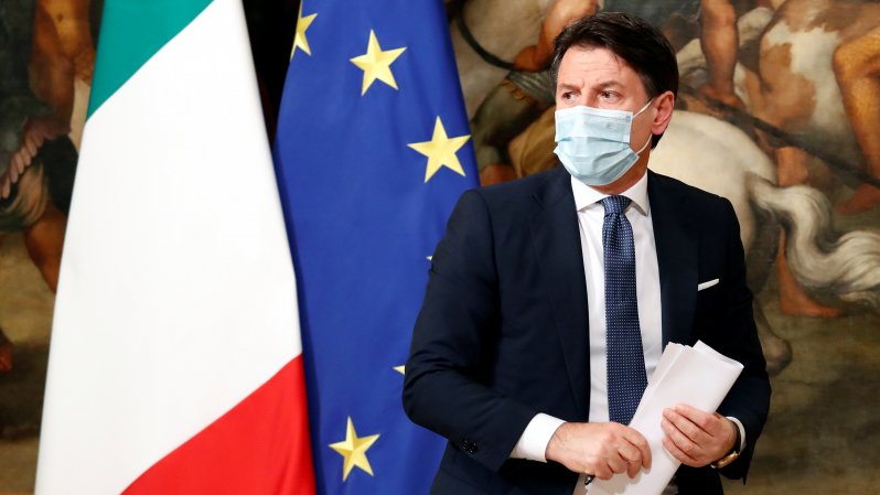 Governo, Conte pronto a sfidare Renzi cerca