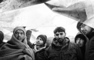I ragazzi nel gelo di Lipa dopo i respingimenti: “L’Italia ci apra i confini”