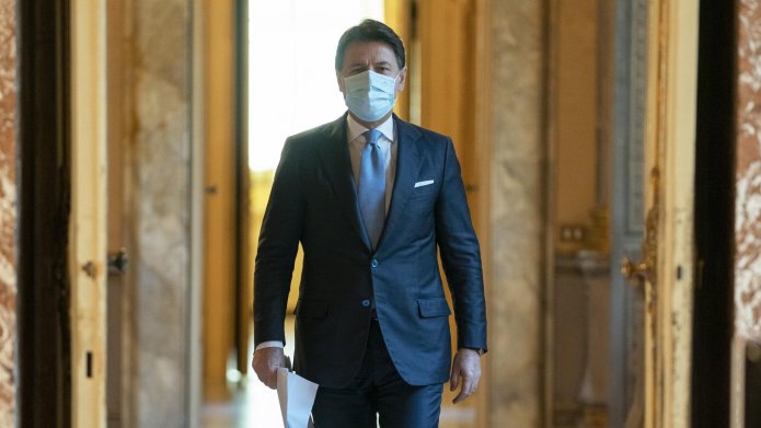 Conte, appello agli incerti. “Scegliete il campo degli anti-sovranisti”