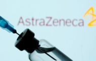 Vaccini, tagli anche da AstraZeneca: “In tre mesi il 60% di dosi in meno”