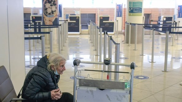 La giornata di Biagina, anziana senzatetto adottata da Capodichino: 