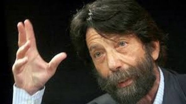 Cacciari: “È scandaloso che sia Twitter a decidere chi può parlare e chi no”
