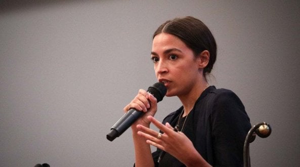 Stati Uniti, Ocasio-Cortez all'attacco di Facebook: 