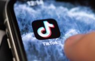 La sfida mortale su Tik Tok: “È facile finire coinvolti nelle gare, i genitori controllino i bimbi sui social”