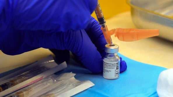 Vaccini, Arcuri striglia le Regioni: “Fatene 65 mila al giorno o sarà flop”