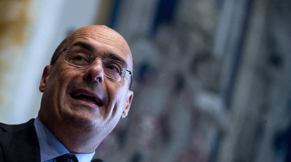 Crisi di governo, il  Pd contro il suo ex leader: vuole distruggerci col governo tecnico