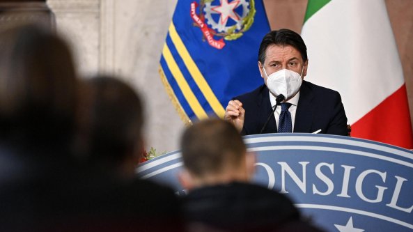 Crisi di governo, il gioco a incastri del totoministri. Via Lamorgese, Guerini all'Interno e Rosato alla Difesa. Resistono Azzolina e Catalfo