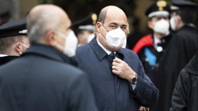 Crisi governo, l’Udc si sfila dai responsabili e resta a destra. Il Pd: “Rischi imprevedibili”