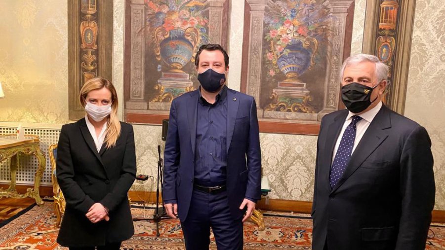 Crisi di governo, la destra sale al Quirinale e chiede a Mattarella le elezioni. Ma cresce il fronte dei contrarii
