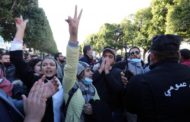 Fra i giovani delusi dalla rivoluzione tunisina: “Niente lavoro, è la fame”
