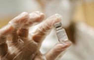 La beffa del vaccino Pfizer. Arriva il taglio alle forniture: “La sesta dose non è in più”