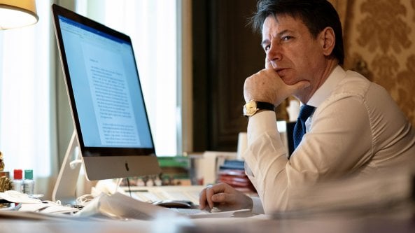 Crisi di governo, Conte vuole trattare: ma non si fida di Renzi e cerca ancora altri voti