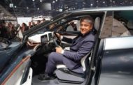 Renault, la sfida verde di de Meo. Auto elettriche e taglio ai costi