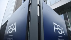 Psa migliora nel quarto trimestre. Ma il 2020 si chiude in calo del 27,8%