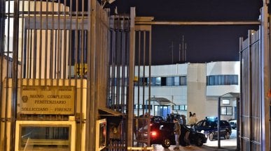 Sollicciano, il carcere delle torture: “Botte dagli agenti e l’ispettrice rideva”