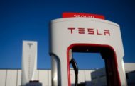 Stati Uniti, Tesla deve richiamare 158 mila auto per problemi al computer di bordo
