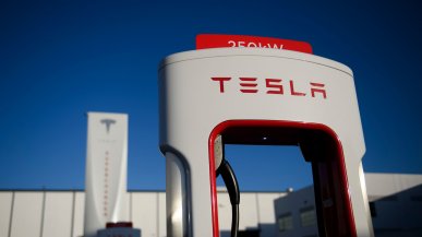 Stati Uniti, Tesla deve richiamare 158 mila auto per problemi al computer di bordo