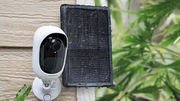 Dalla ricarica alle videocamere di sorveglianza: l'energia arriva dal sole