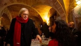 Tra i ribelli della cena proibita: “Ma il virus non si sveglia di sera”