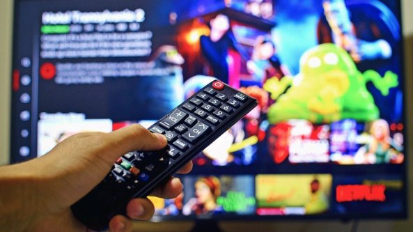 Emissioni di CO2: quanto inquiniamo con Netflix & Co.