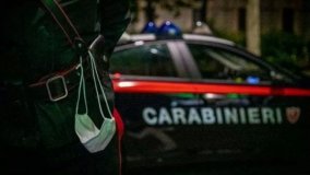 Uccide compagno della madre con una coltellata al petto, fermato un trentenne