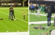 Il figlio del rivale gli chiede di giocare: Brady lo accontenta con un perfetto lancio in touchdown