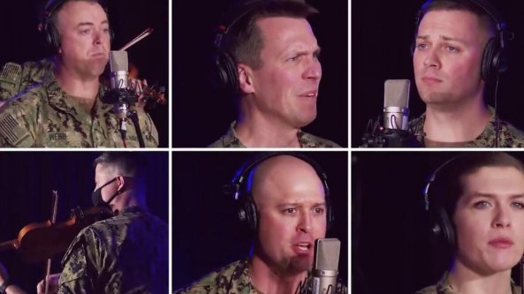 Taylor Swift divide i marinai americani: la contestata cover della banda della Us Navy