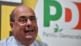 Crisi di governo, il Pd taglia i ponti con Renzi: “Avanti con i responsabili”. Lunedì la fiducia su Conte