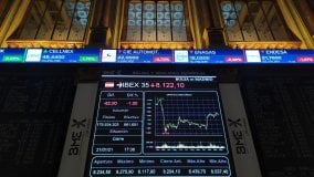 Borse deboli in chiusura di settimana. Lo spread sale a 120 punti. Il Bitcoin scende sotto 30 mila dollari
