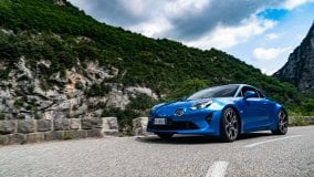 Seduzione Alpine, la sostenibile leggerezza di una supercar