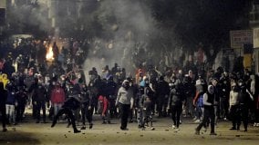 Tunisia, quarta notte di scontri in varie città del Paese: più di 630 fermati