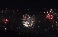 La mezzanotte a Napoli, fuochi d'artificio su tutta la città   