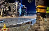 Si schiantano contro un palo, poi la Jeep si ribalta: due feriti in Valsusa