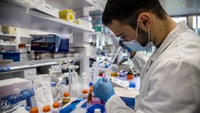 Virus, i furbetti del vaccino adesso rischiano di non fare il richiamo