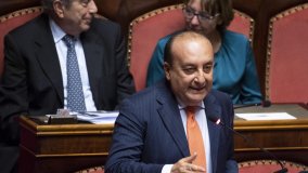 Crisi di governo, il senatore forzista Vitali ci ripensa: 