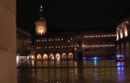Il drone su Bologna: fuochi, strade vuote e a mezzanotte le sirene