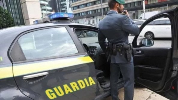 Napoli, reddito di cittadinanza e camorristi: sequestri per un milione